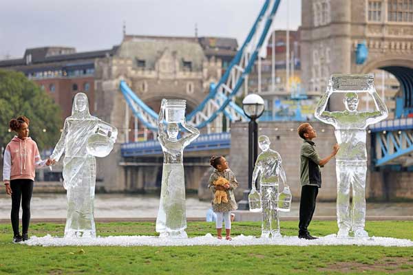 Ice-Sculptures-in-uk